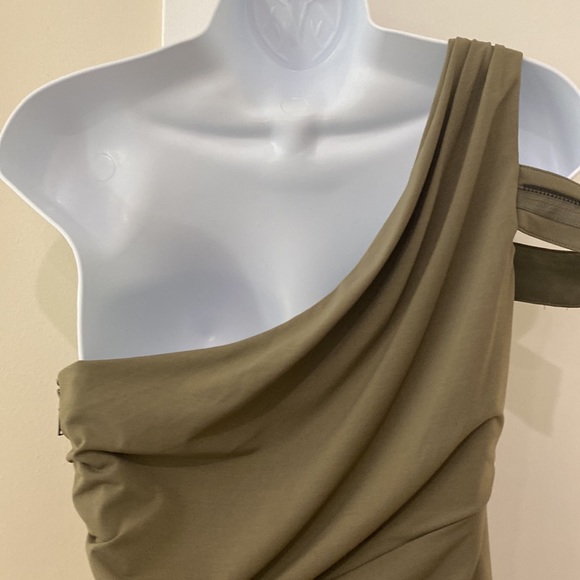 Bebe army green one sleeve top with chrome zipper accent size small - Picture 7 of 9